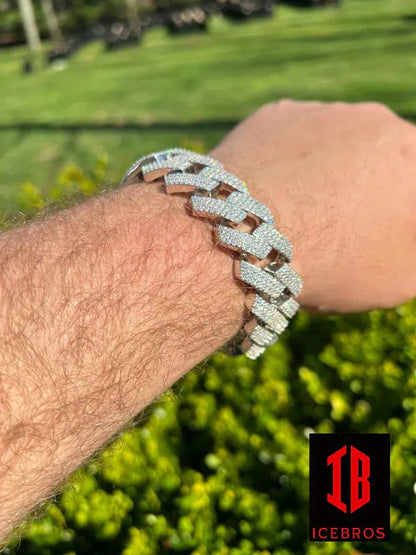 Detailed veiw of White Gold Miami Curb Cuban Link Bracelet on Men's Model Hand 