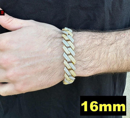 Men's wearing Two tone Yellow Chain On the hand