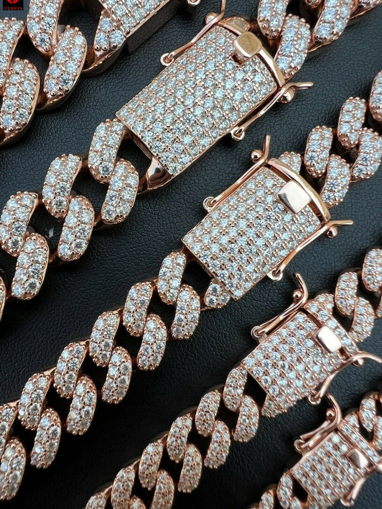 Close-up of Rose Gold Miami Necklace Cuban Link Chain, highlighting different sizes.